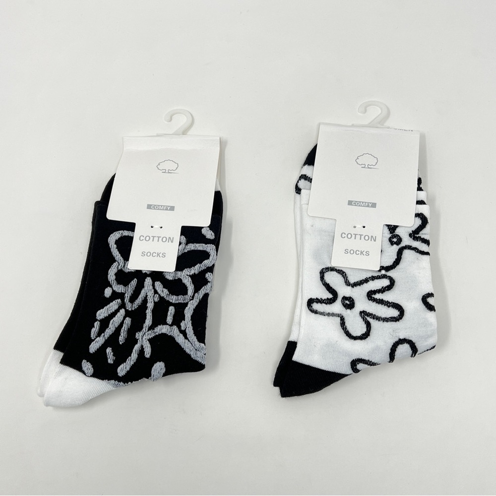 24R. Floral Black & White Embroidered Socks